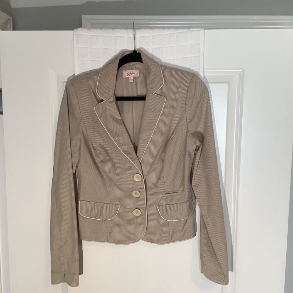 Candies Junior’s 2Piece Pin Stripe Pant Suit Tan Size Blazer (L) Pants (11) - Picture 2 of 10